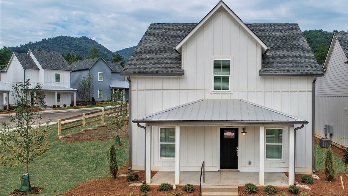 The Floor Plans on our cottages feature four or five bedrooms in a stand alone home.